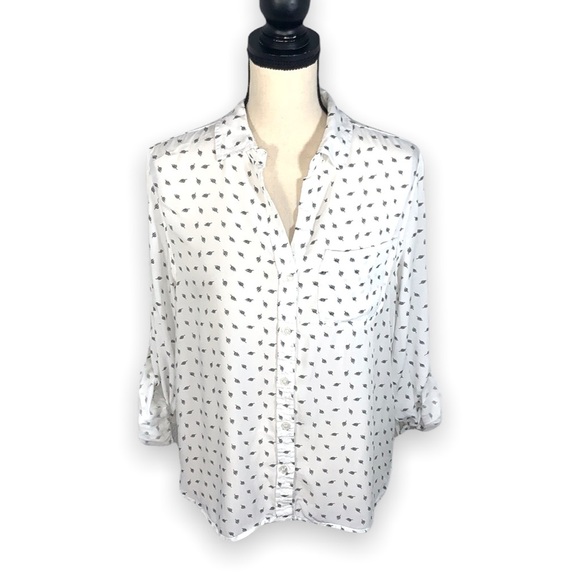 Velvet Heart White Leaf Patter Button Down Top size Medium - Picture 1 of 9